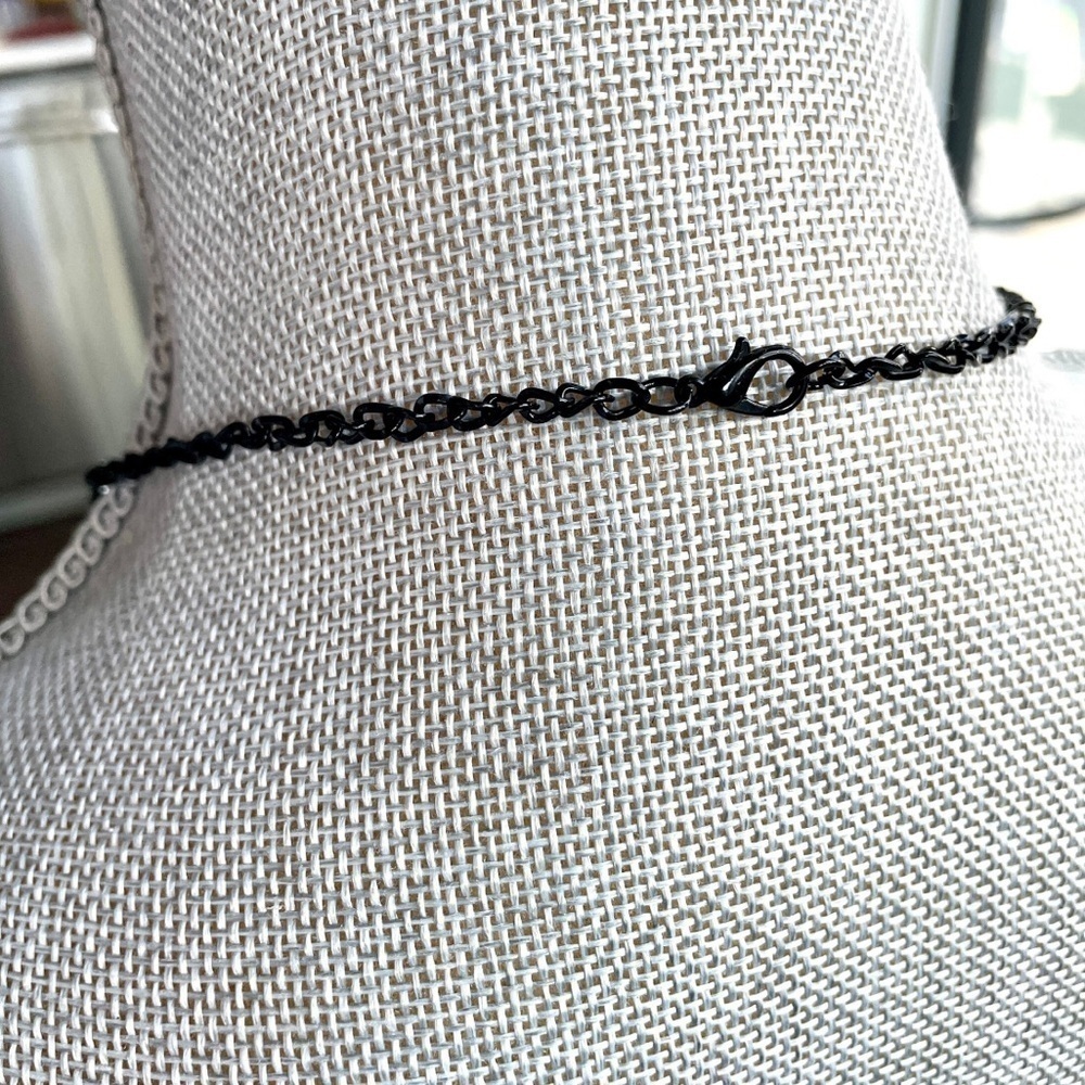 Marilyn Monroe Black and White Necklace, NWT - Picture 4 of 4